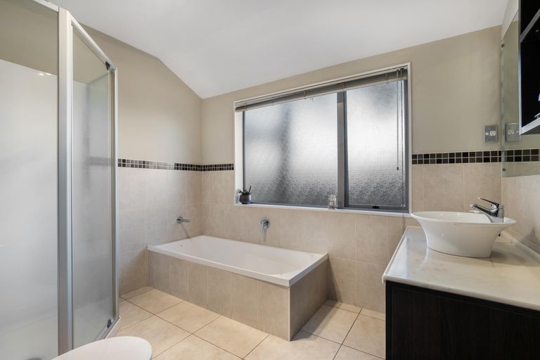 Photo of property in 25 Artillery Drive, Papakura, 2110