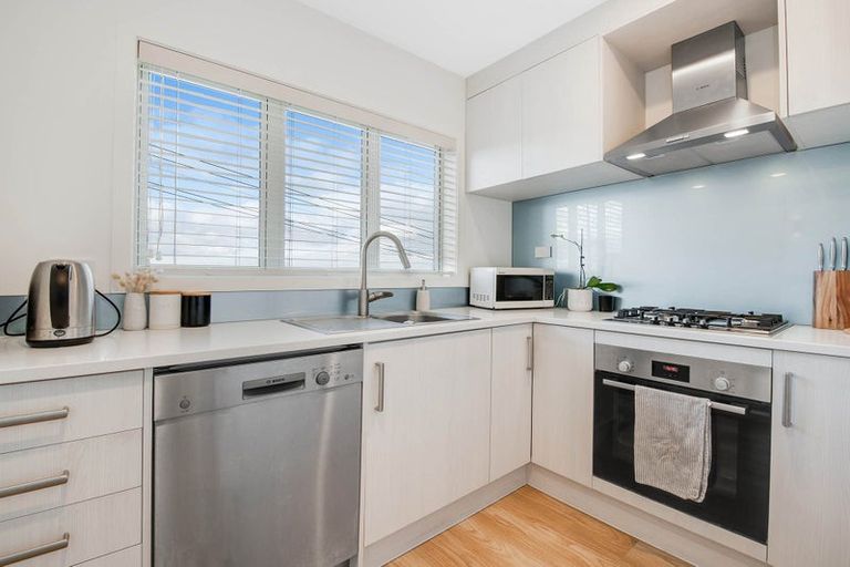 Photo of property in 2/3 Coronation Road, Hillcrest, Auckland, 0627