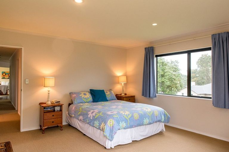 Photo of property in 8 Ruapehu Drive, Fitzherbert, Palmerston North, 4410