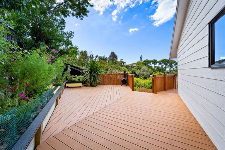 Photo of property in 2/18 Clensmore Place, Torbay, Auckland, 0630