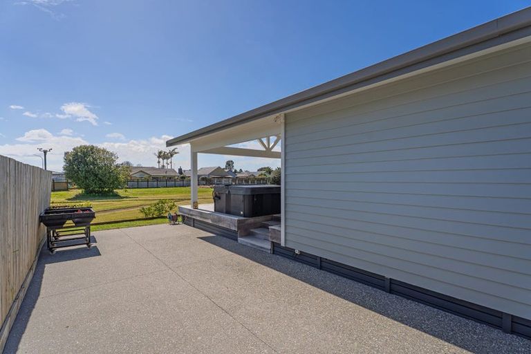Photo of property in 15 Whitby Avenue, Whitianga, 3510