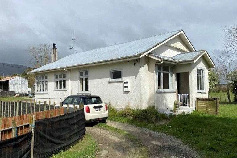 Photo of property in 328 Arapaepae Road, Levin, 5571