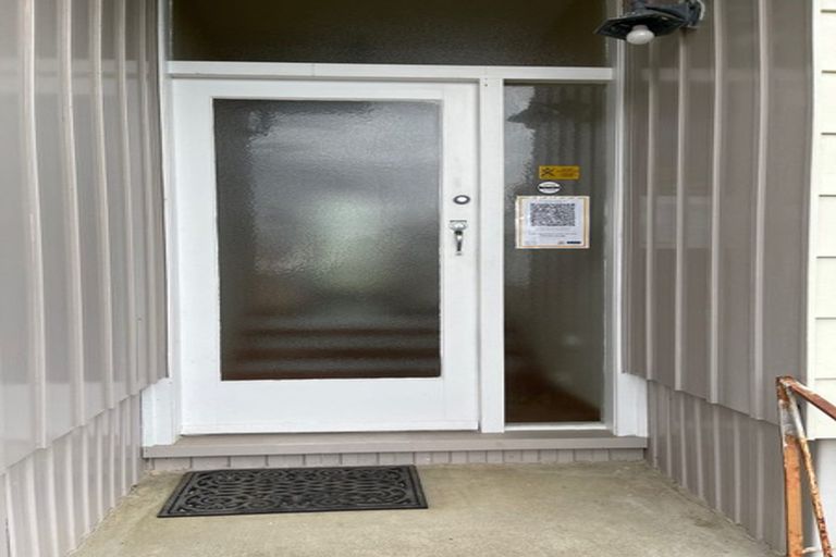 Photo of property in 30 Waverley Avenue, Glenfield, Auckland, 0629