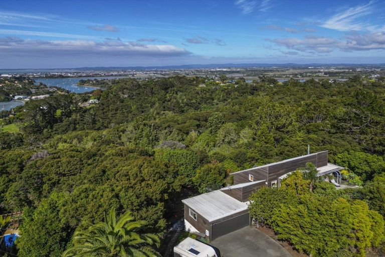 Photo of property in 32 Te Araroa Drive, Paremoremo, Auckland, 0632