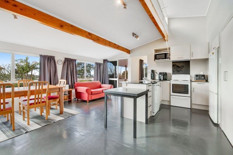 Photo of property in 11 Fairway Avenue, Red Beach, 0932