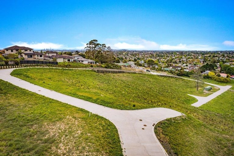 Photo of property in 17a Tiriwa Drive, Massey, Auckland, 0614