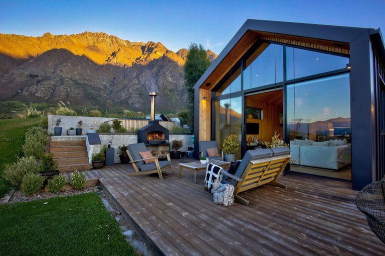 Photo of property in 6 Stockyard Lane, Jacks Point, Queenstown, 9371