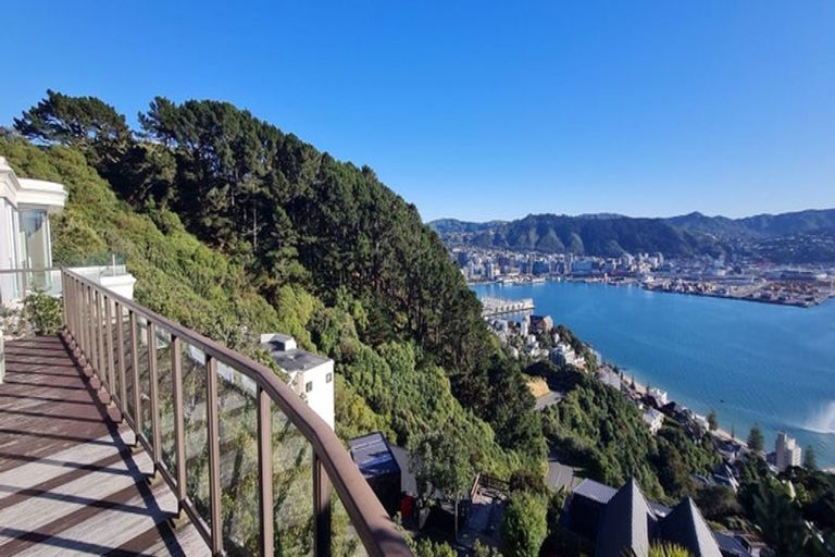 Photo of property in 39 Robieson Street, Roseneath, Wellington, 6011