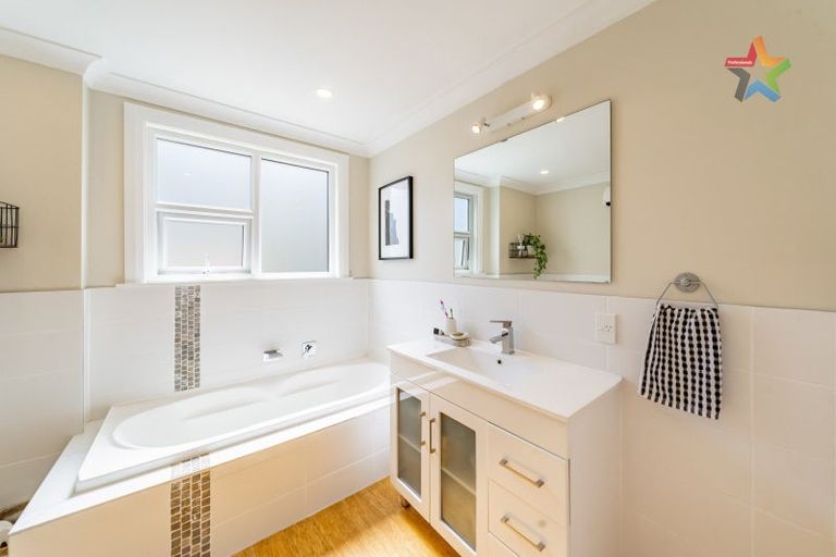 Photo of property in 11 Manor Drive, Stokes Valley, Lower Hutt, 5019