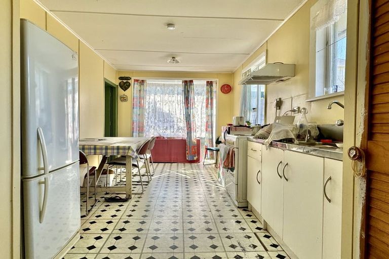 Photo of property in 102 Champion Street, Cannons Creek, Porirua, 5024