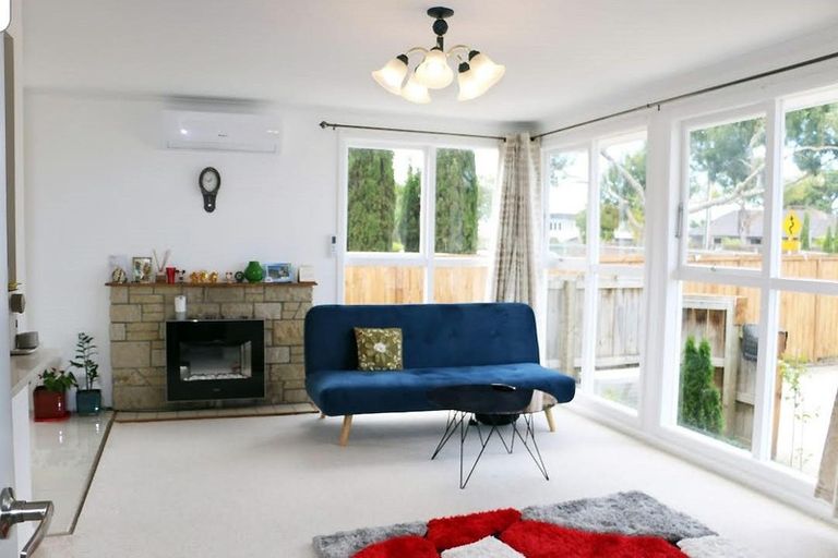 Photo of property in 62 Buscomb Avenue, Henderson, Auckland, 0610