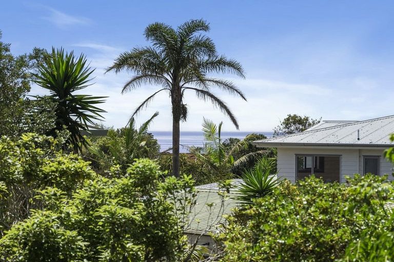 Photo of property in 5 Higham Ferrers Place, Red Beach, 0932