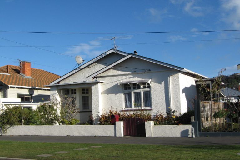 Photo of property in 16 West Avenue, Saint Clair, Dunedin, 9012