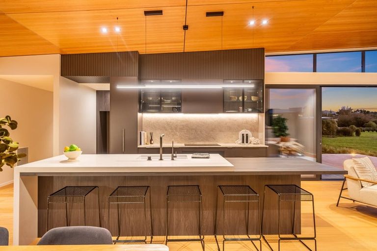 Photo of property in 43 Paekakariki Hill Road, Pauatahanui, Porirua, 5381