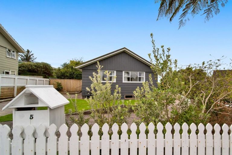 Photo of property in 5 Anson Place, Westown, New Plymouth, 4310