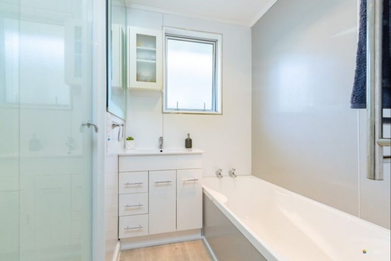 Photo of property in 18 Redwood Street, Elderslea, Upper Hutt, 5018