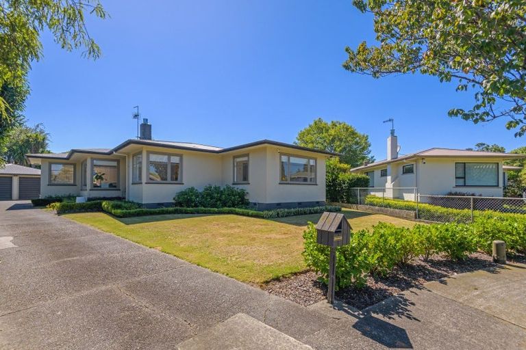 Photo of property in 11 Athlone Place, Hokowhitu, Palmerston North, 4410