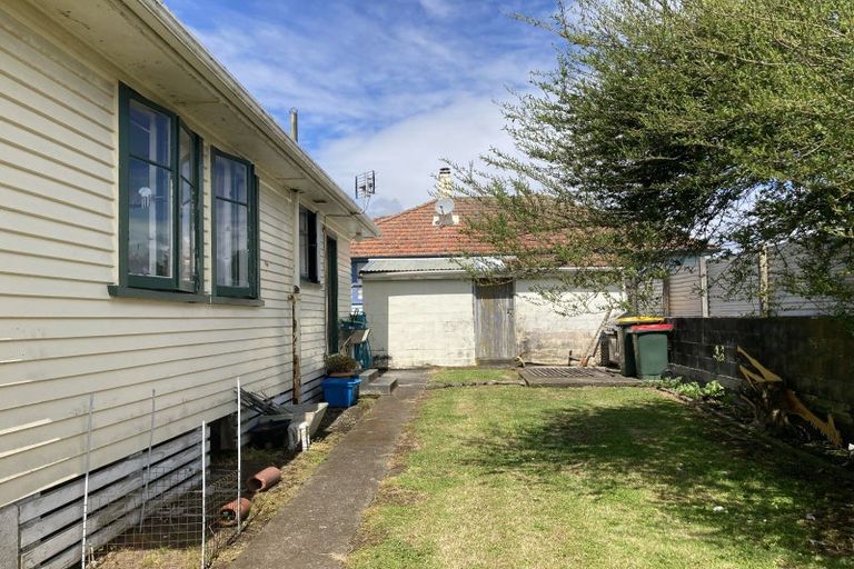 Photo of property in 89 Broadway, Waitara, 4320