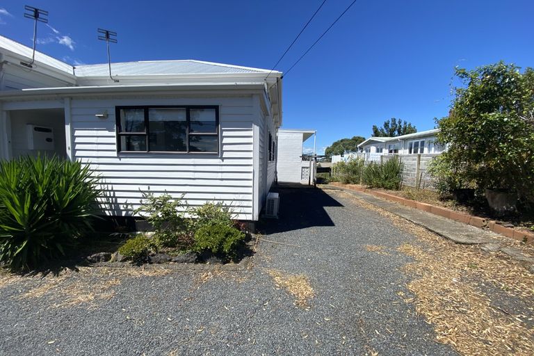 Photo of property in 40 West Coast Road, Glen Eden, Auckland, 0602