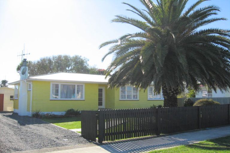 Photo of property in 27 Bledisloe Street, Levin, 5510