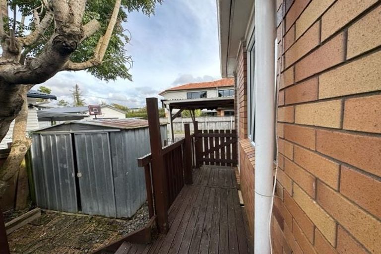 Photo of property in 60a Waimumu Road, Massey, Auckland, 0614