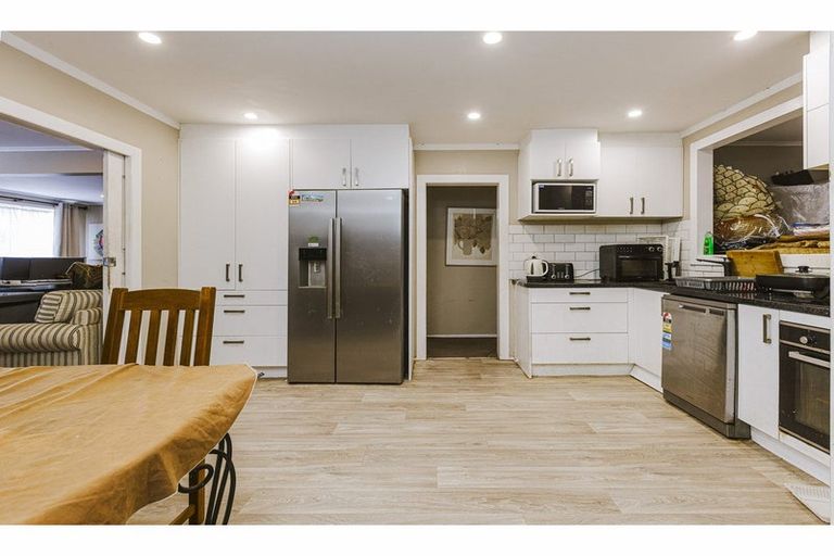 Photo of property in 12 Luke Place, Otara, Auckland, 2023