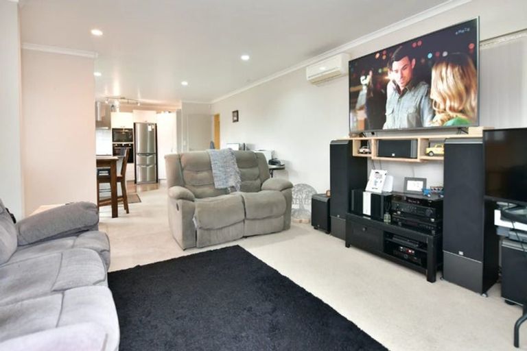 Photo of property in 10 Centreway Road, Orewa, 0931