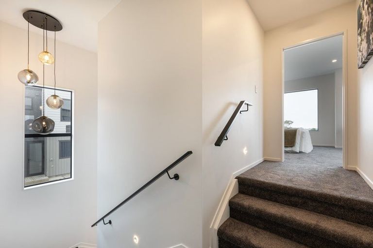 Photo of property in 39c Target Road, Totara Vale, Auckland, 0629