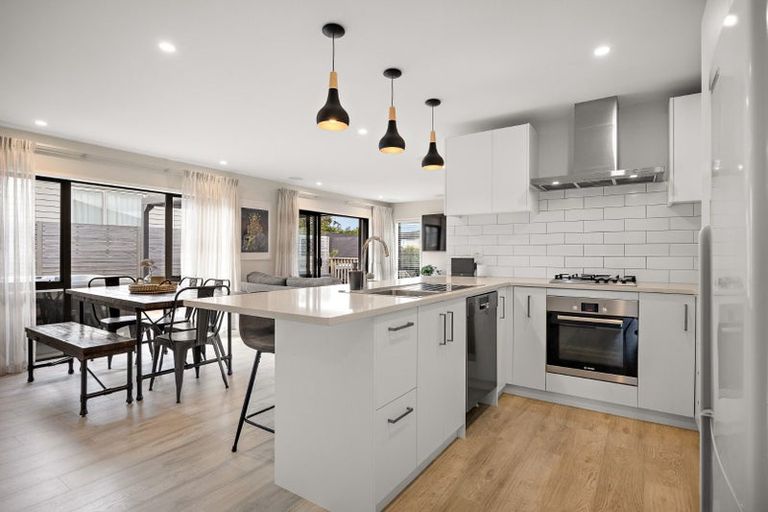 Photo of property in 60 Matua Road, Huapai, Kumeu, 0810