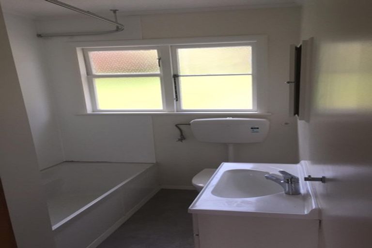 Photo of property in 69 Taylor Terrace, Tawa, Wellington, 5028