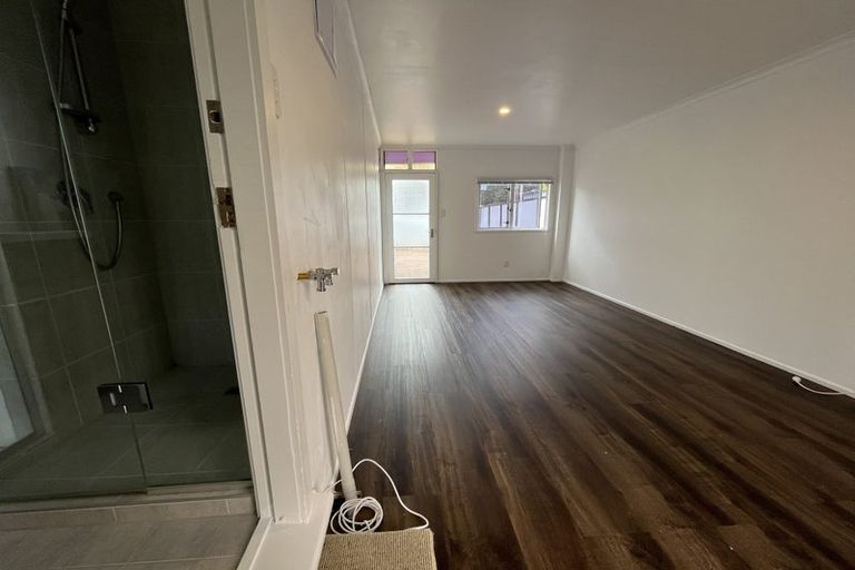 Photo of property in 1/24 Curacao Place, Half Moon Bay, Auckland, 2012