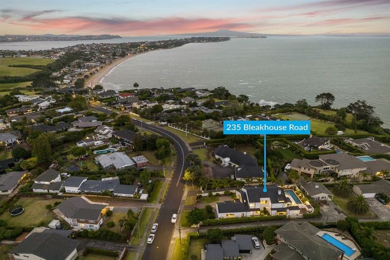 Photo of property in 235 Bleakhouse Road, Mellons Bay, Auckland, 2014