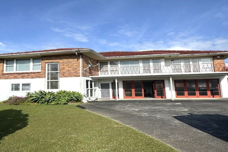 Photo of property in 4176 Great North Road, Glendene, Auckland, 0602