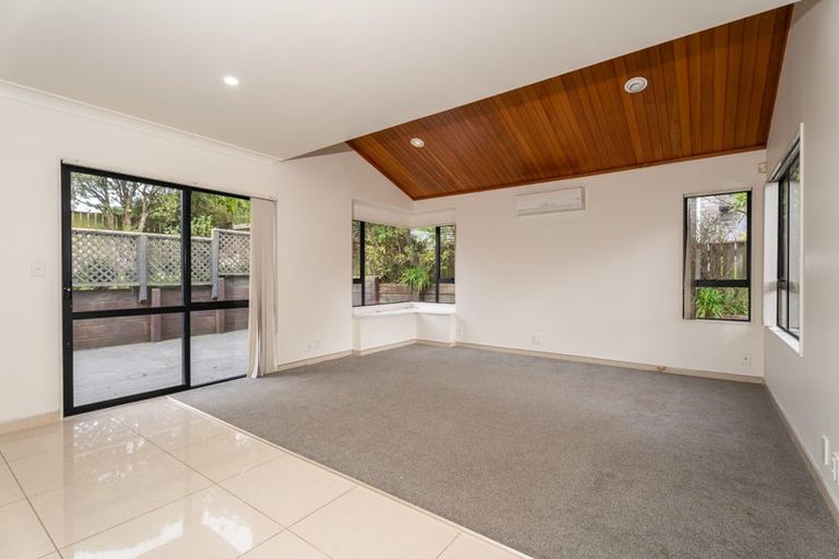 Photo of property in 9 Corsham Grove, Churton Park, Wellington, 6037