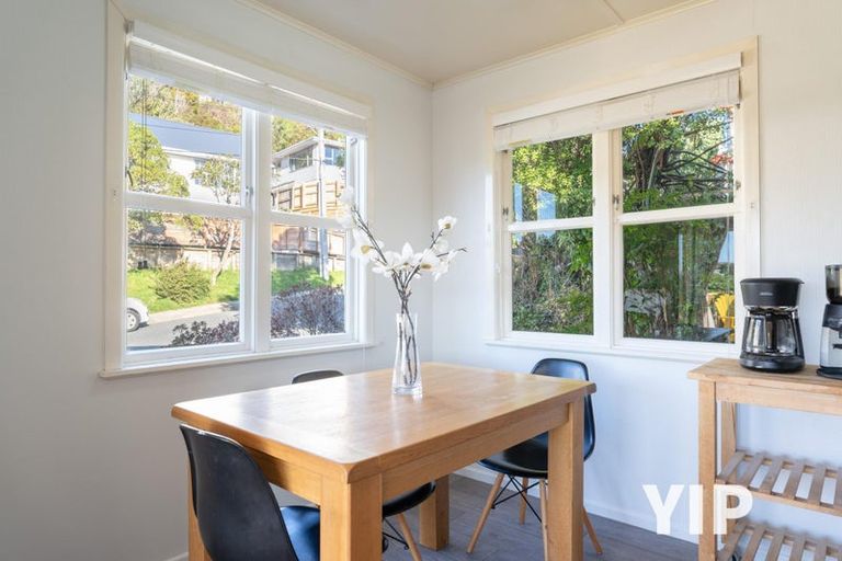 Photo of property in 43 Catherine Crescent, Paparangi, Wellington, 6037