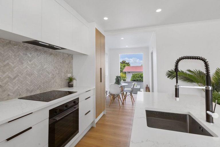 Photo of property in 32 Neil Avenue, Te Atatu Peninsula, Auckland, 0610