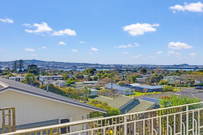 Photo of property in 5 Conifer Lane, Mangere Bridge, Auckland, 2022