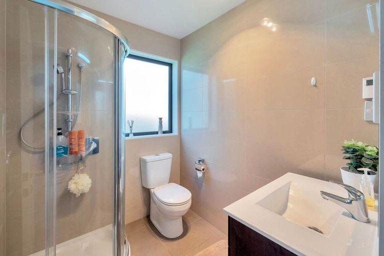 Photo of property in 2 Viridian Lane, Greenhithe, Auckland, 0632