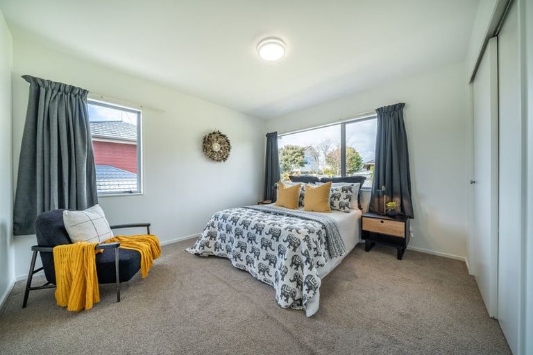 Photo of property in 12 Lanyon Place, Whitby, Porirua, 5024
