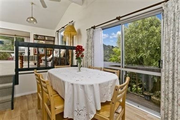 Photo of property in 158 Lynn Road, Bayview, Auckland, 0629