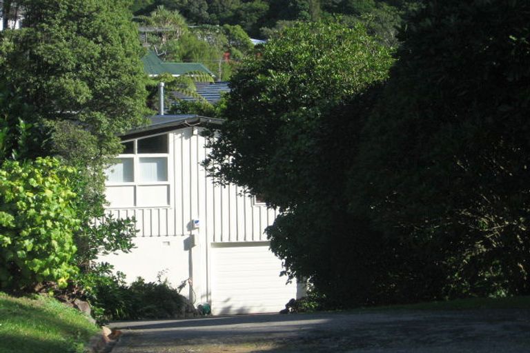 Photo of property in 2 Rakeiora Grove, Korokoro, Lower Hutt, 5012