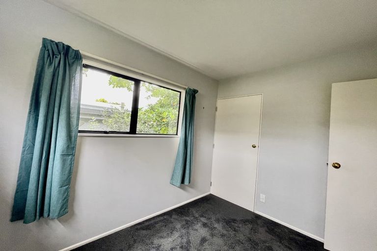 Photo of property in 3/252 East Coast Road, Forrest Hill, Auckland, 0620