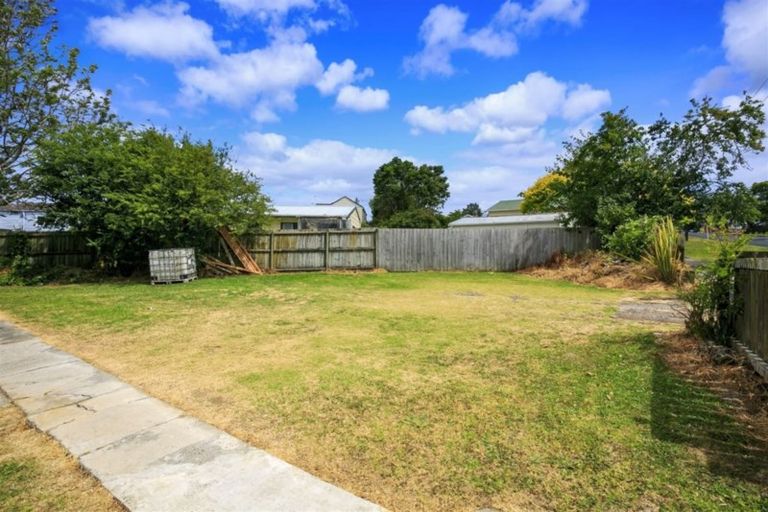 Photo of property in 15 Brandon Road, Glen Eden, Auckland, 0602