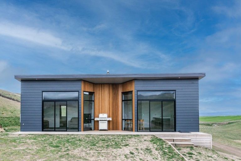 Photo of property in 23 Pihoihoi Road, Waikerikeri, Alexandra, 9393