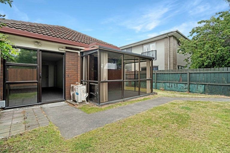 Photo of property in 2/218 Lincoln Road, Addington, Christchurch, 8024
