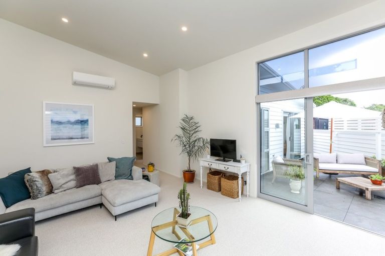 Photo of property in 4 Mackillop Way, Brooklands, New Plymouth, 4310