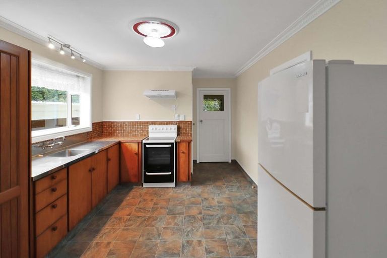 Photo of property in 39 Birdwood Road, Waterloo, Lower Hutt, 5011