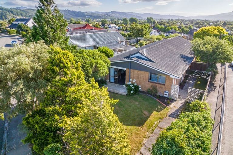 Photo of property in 1/21 Roband Crescent, Brown Owl, Upper Hutt, 5018