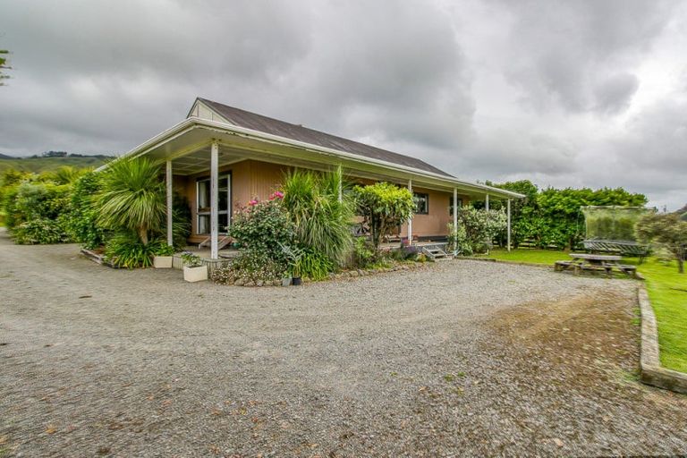 Photo of property in 631 Waitohu Valley Road, Manakau, Otaki, 5583