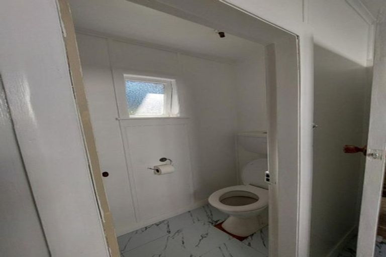 Photo of property in 132 Pioneer Road, Moturoa, New Plymouth, 4310